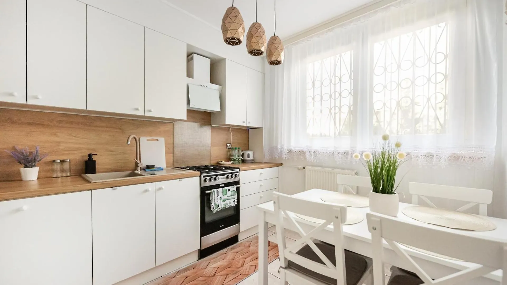 Metro Zacisze Fausta House With Garden Apartment Warsaw Poland