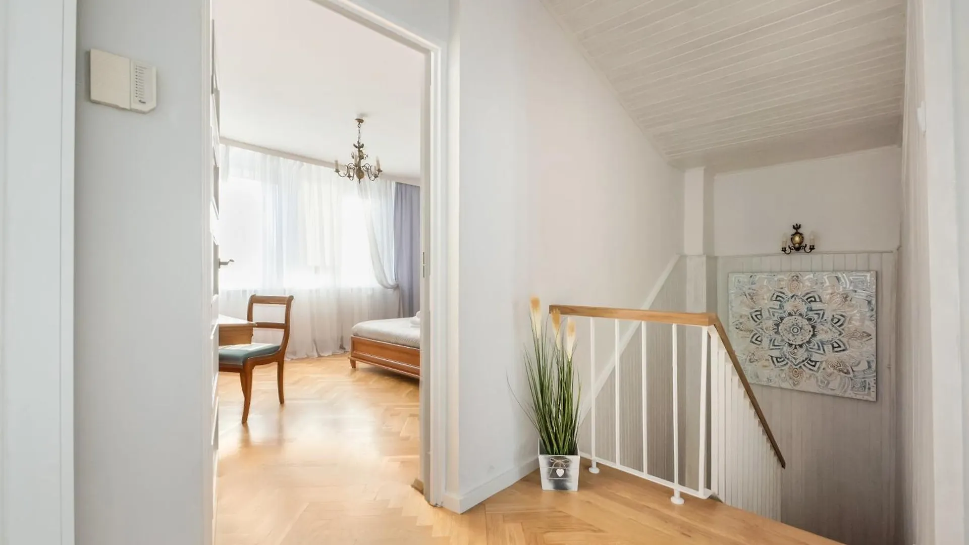 Metro Zacisze Fausta House With Garden Apartment Warsaw