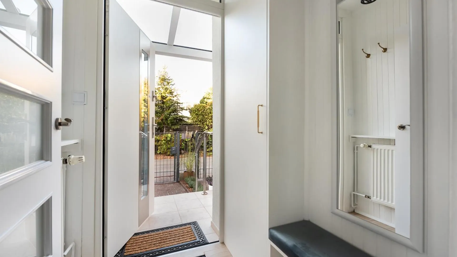 Metro Zacisze Fausta House With Garden Apartment Warsaw Poland