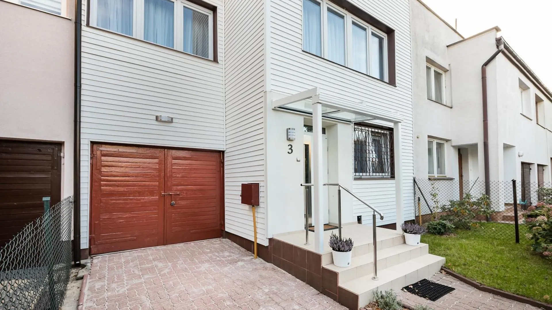 Metro Zacisze Fausta House With Garden Apartment Warsaw Poland
